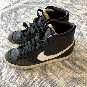 Nike Blazers 8.5